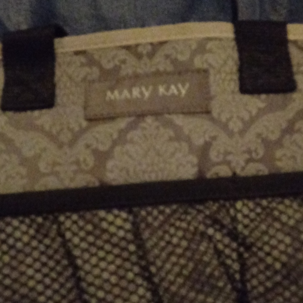 SOLD!!!!Mary kay bag - Picture 3 of 4
